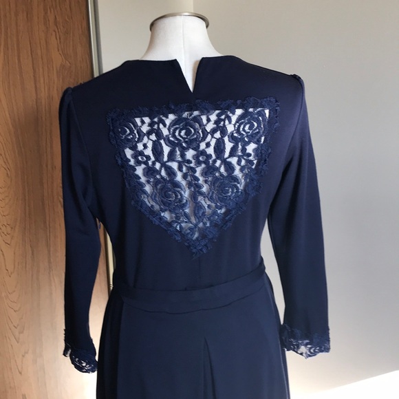 Dress - Picture 3 of 5